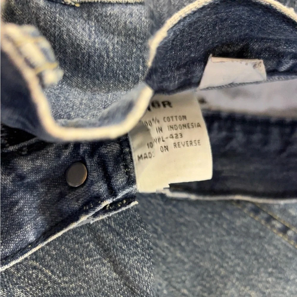 Levis reposhing this